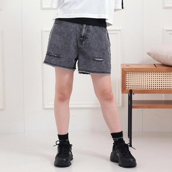 ダメージショートパンツ