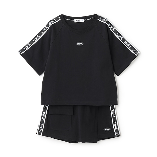ロゴライン半袖Tシャツ&スカパンセット