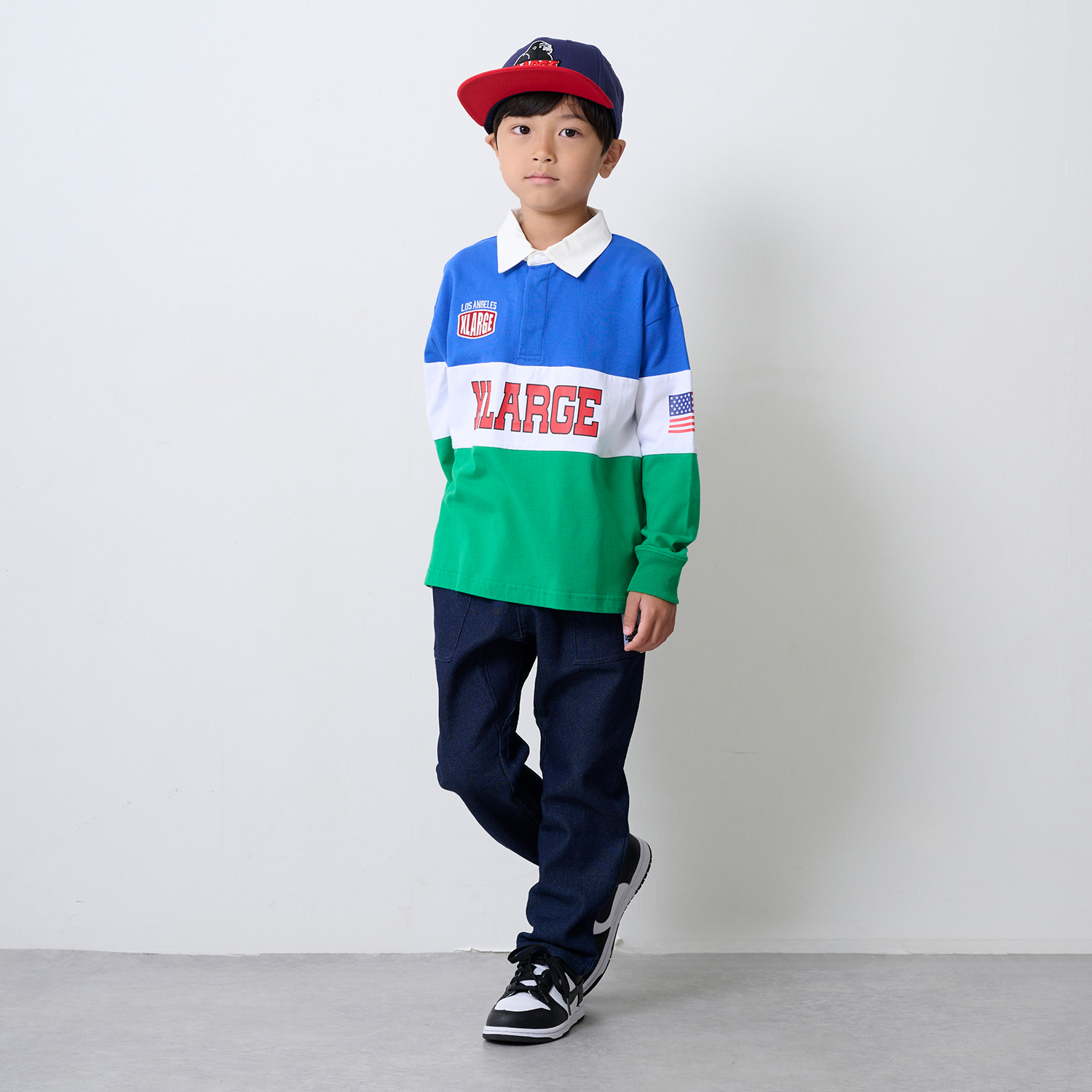 バックロゴカットデニムテーパードパンツ