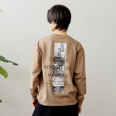 スリースクエアバックフォト長袖Tシャツ